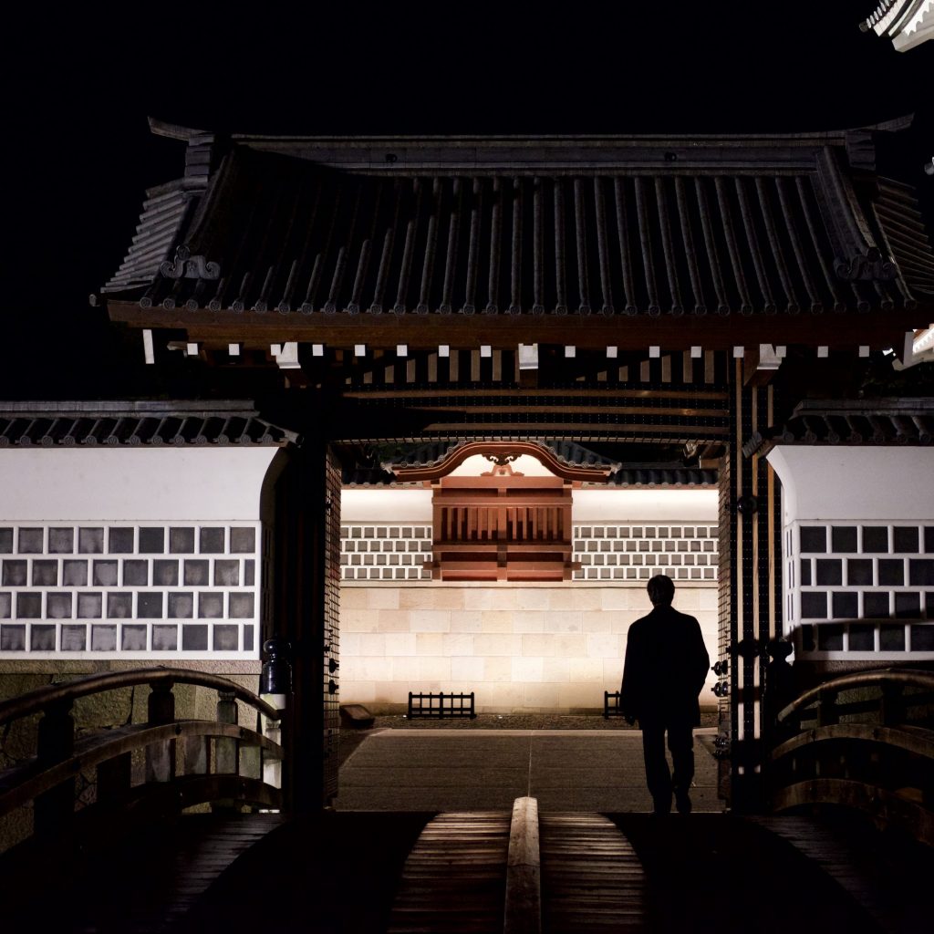 Château de Kanazawa de nuit