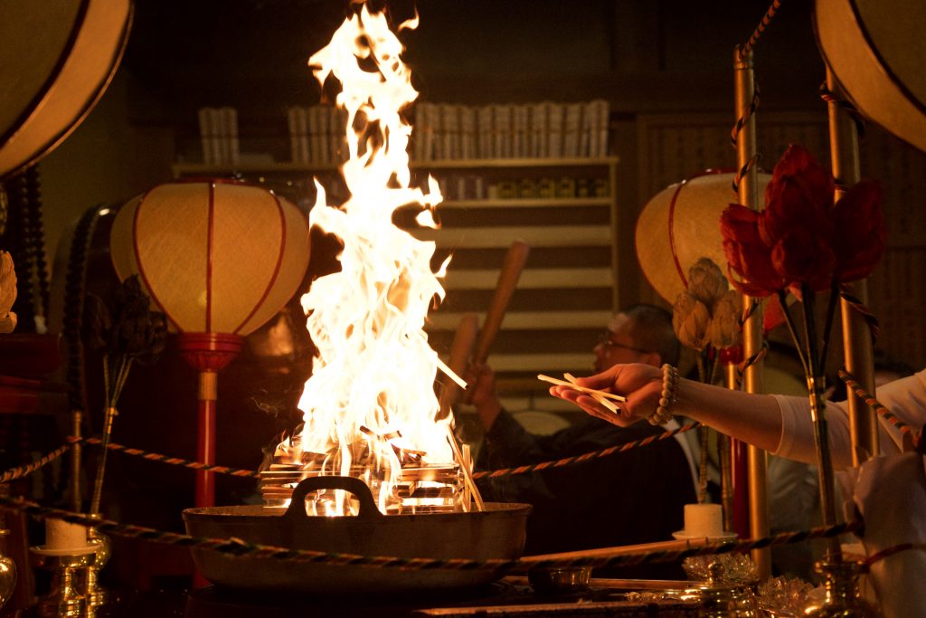 Gomakito, le rituel du feu