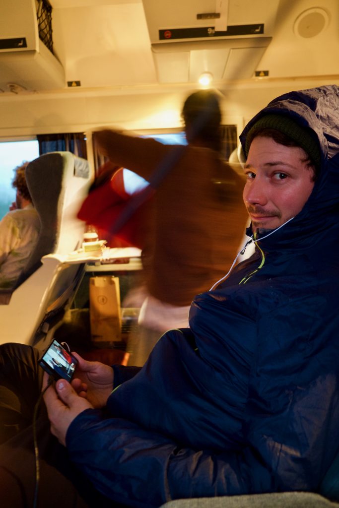 Dans le train, il fait froid