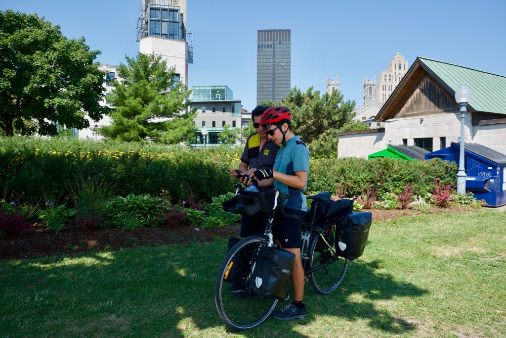 Gaétan et Ben dans le Vieux-Montréal